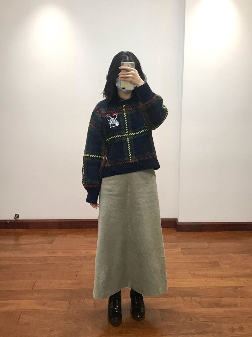 「Disney SERIES CREATED by MOUSSYのアイテム（ニット/セーター、その他）」を使った、kimchenchenさん（レディース・160cm）の冬コーディネートの1枚目の写真