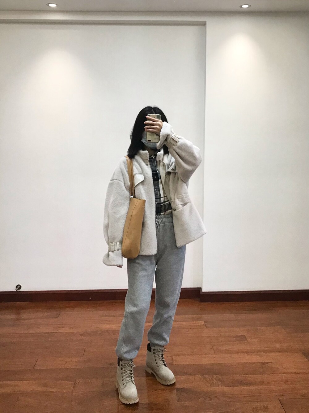 「UNIQLOのフランネルチェックシャツ（長袖）（シャツ/ブラウス、ホワイト系）」を使った、kimchenchenさん（レディース・160cm）の冬コーディネートの1枚目の写真