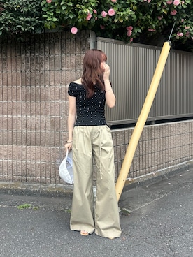 「mystic（ミスティック）の《WEB限定》ドットオフショルTシャツ（Tシャツ/カットソー、ブラック系）」を使った、小南優歩さん（レディース・163cm）の春コーディネート