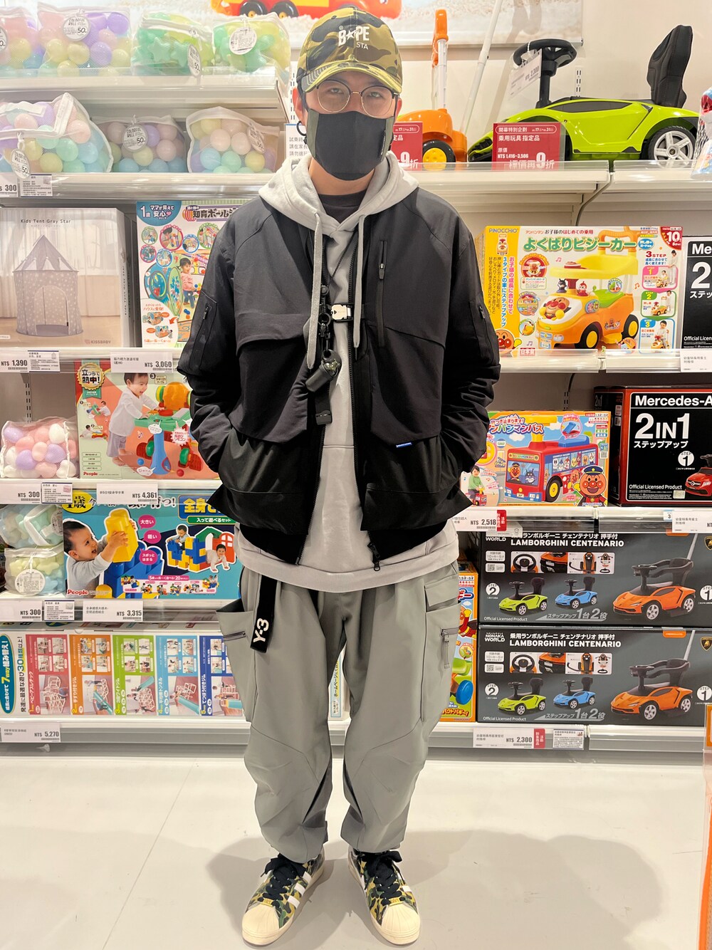 「A BATHING APE、ORBIT GEAR、REINDEE LUSION、MELSIGN、Y-3、GOOPiMADE、adidas、adidas originals、superstar80's、ootd、中年微激、奮鬥大叔自治會」｜「NEW ERAのBape 1St Camo Bape STA New Era Panel Cap Green（帽子、その他）」を使った、Reset🇹🇼さん（メンズ・178cm）の冬コーディネートの1枚目の写真