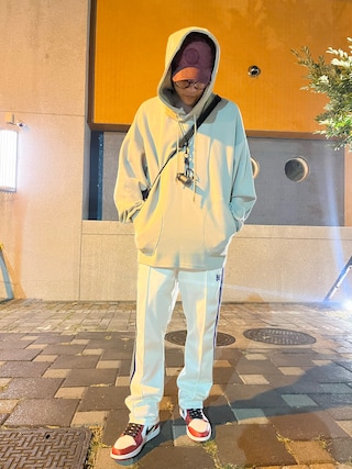 ショルダーバッグを使った「air jordan 1」の人気ファッション