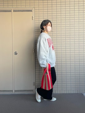 「DISCOAT（ディスコート）のビッグカレッジロゴスウェット（スウェット、グレー系）」を使った、canata*さん（レディース・161cm）の秋コーディネート