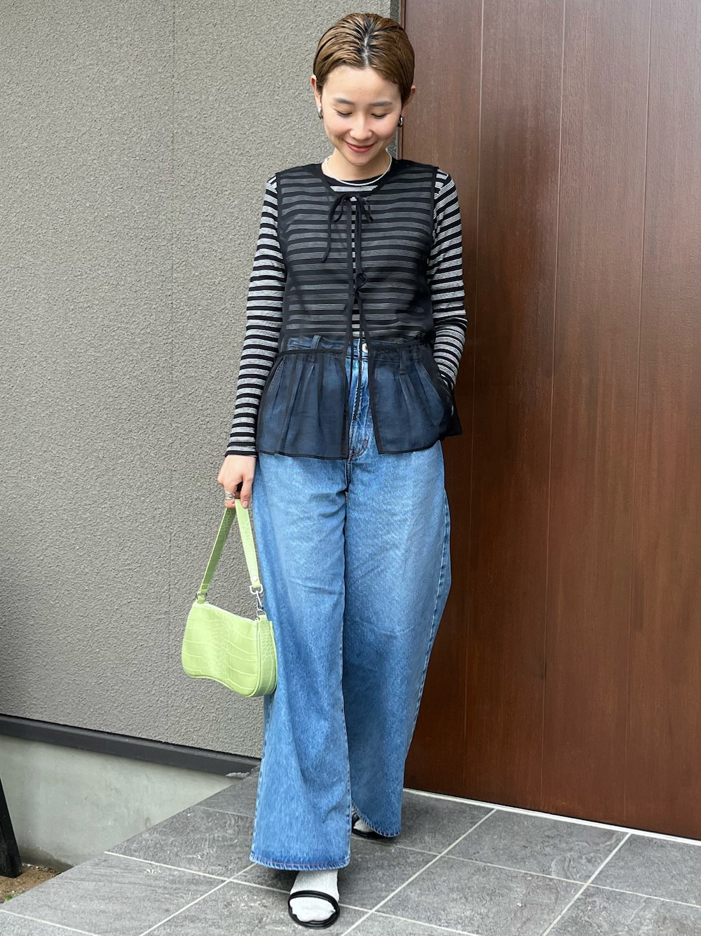 オーガンジー ギャザー ベスト -2WAY-を使った人気ファッション