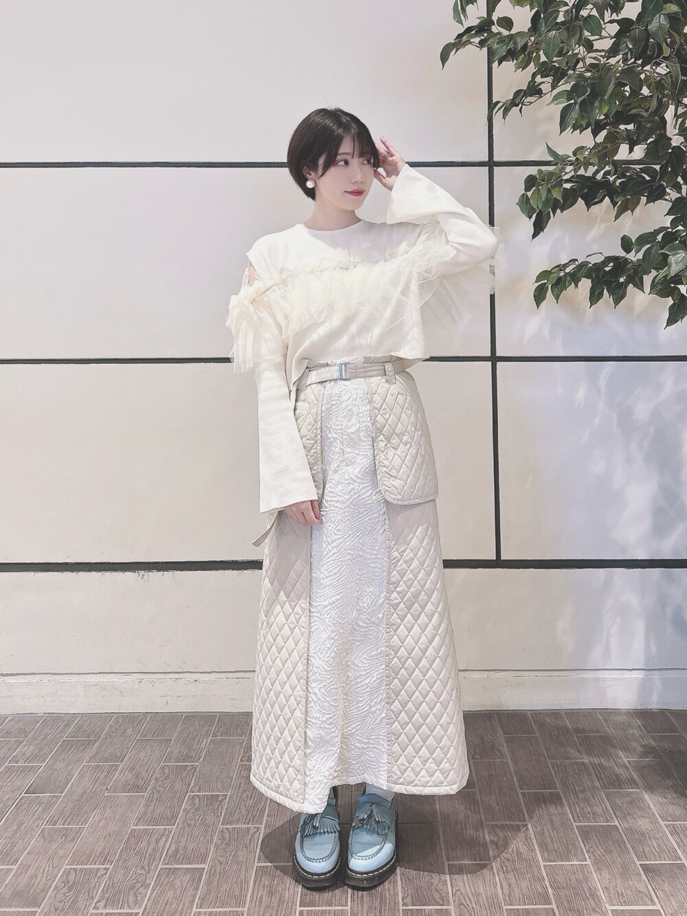 「淡色コーデ、オトナカワイイ、お出かけコーデ、ローファー、今日のコスメと服、似合うラボに行こう」｜「Dr. Martensの＜Dr.Martens＞ COLOR LOAFER/ローファー（ローファー、ブルー系）」を使った、ユチャンさん（レディース・159cm）の冬コーディネートの1枚目の写真