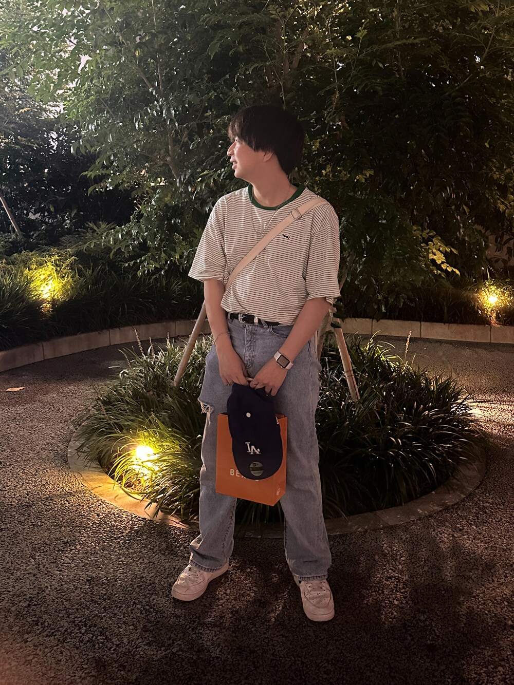 「ootd、ボーダー、タックイン、デニム、デニムパンツ、スニーカー、夏コーデ、カジュアル、大人カジュアル、オトナカジュアル、シンプルコーデ、シンプルスタイル、お出かけコーデ、おしゃれさんと繋がりたい、低身長」｜「FREAK'S STOREのアイテム（Tシャツ/カットソー、グリーン系）」を使った、Joshさん（メンズ・165cm）の夏コーディネートの1枚目の写真