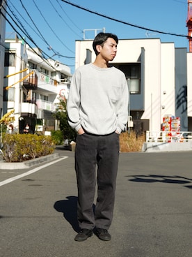「オフィスカジュアル」｜「アイテム（Tシャツ/カットソー、グレー系）」を使った、Eitaさん（メンズ・180cm）の春コーディネート