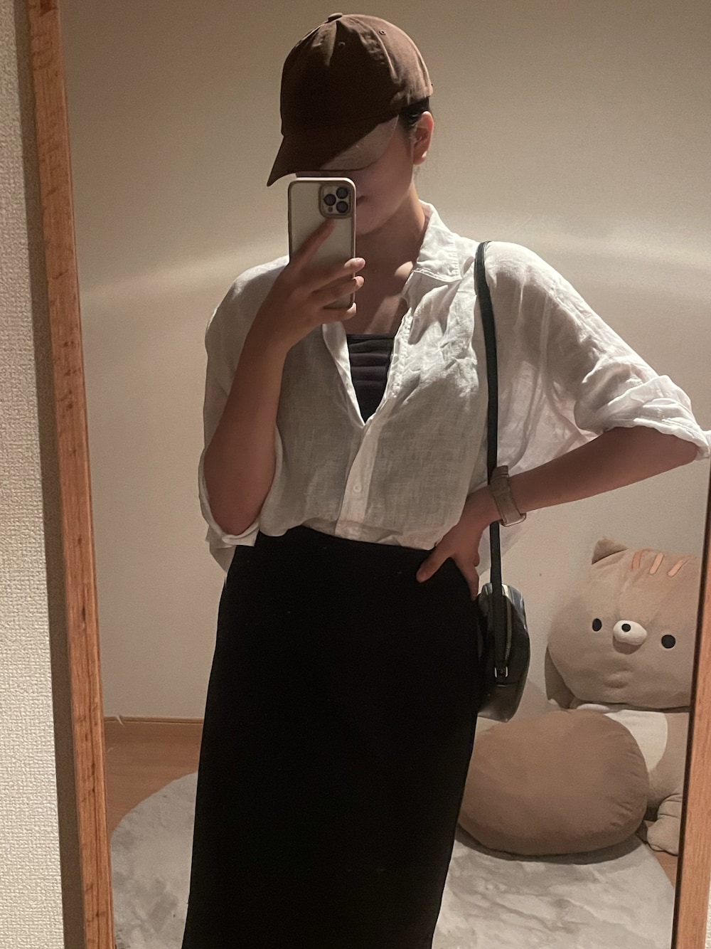 「秋コーデ、ZARA、シアーシャツ、プチプラ、シンプルコーデ、高身長女子、高身長コーデ、ロングスカート、骨格ストレート、キャップ、マーメイドスカート、秋服準備はじめました、お出かけコーデ、休日スタイル、モノトーン」｜「SENSE OF PLACE by URBAN RESEARCHのアイテム（キャップ、ブラウン系）」を使った、YONEさん（骨格ストレート・レディース・170cm）の秋コーディネートの1枚目の写真