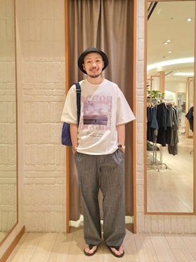 「GLOSTER（グロスター）の【1枚でキマる主役TEE】フォト×メッセージプリントTEE（Tシャツ/カットソー、ホワイト系）」を使った、ながやまさん（メンズ・176cm）の夏コーディネート