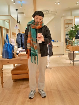 「アイテム（ストール/ショール）」を使った、ながやまさん（メンズ・176cm）の冬コーディネート