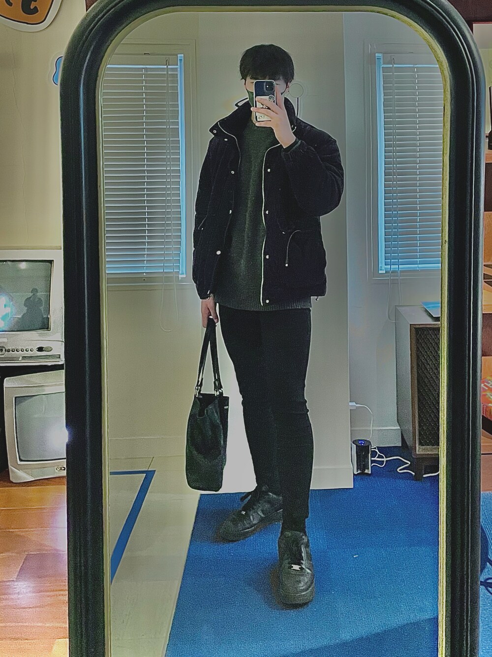 「ADRERのアイテム（ニット/セーター、グレー系）」を使った、takumialiceさん（メンズ・186cm）の秋コーディネートの1枚目の写真