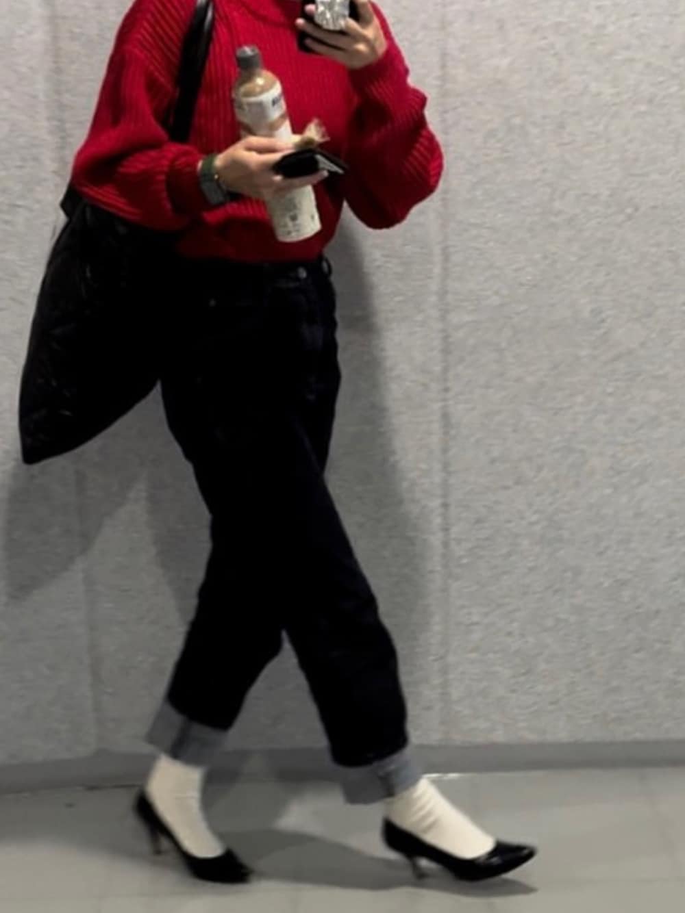 「かっこいい系、いつもと違う感じ、ヒール、ヒール×靴下、きれいめカジュアル」｜「To b. by agnes b.のWG51 PANTALON デニムロングパンツ（デニムパンツ、ブルー系）」を使った、もちざねさん（レディース・160cm）の冬コーディネートの1枚目の写真