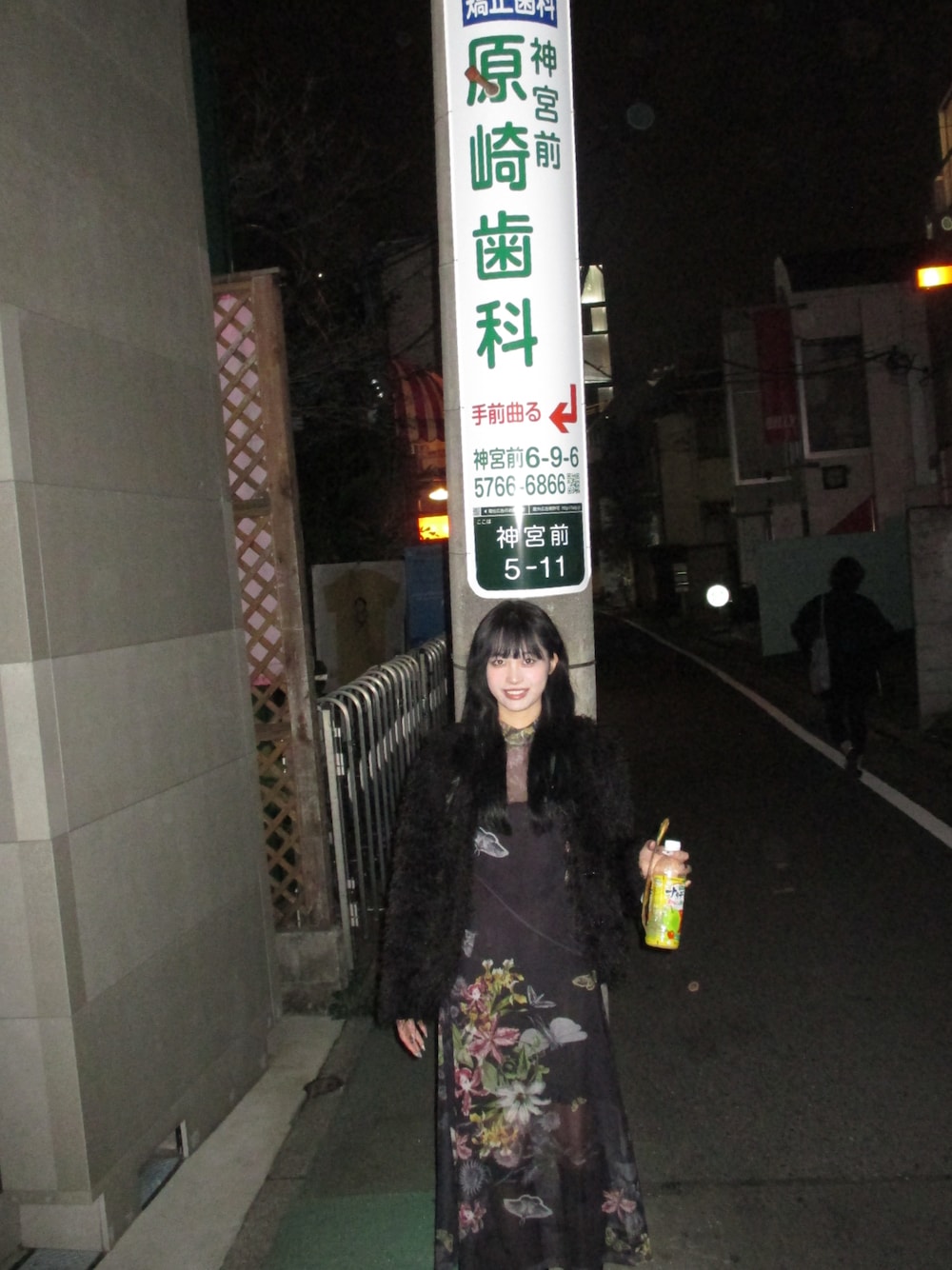 「花柄、花柄ワンピース、夜コーデ、ダークカラー、いいね、save、フォローお願いします🤑、おしゃれさんと繋がりたい」｜「ALLSAINTSのHANNA FUNNEL NECK PRINTED MIDI DRESS | HANNA ファネル ネック プリント ミディ ドレス・ワンピース（ワンピース、ブラック系）」を使った、ナナさん（骨格ナチュラル・レディース・159cm）の夏コーディネートの1枚目の写真