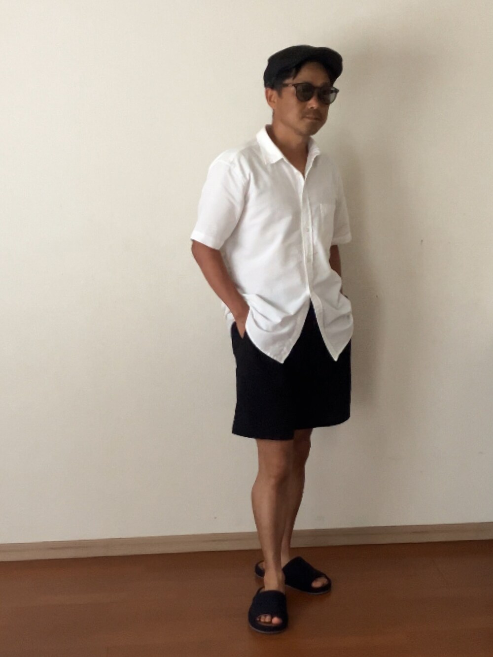 「シンプル、夏、モノトーン」｜「UNIQLOのアイテム（その他パンツ、ブラック系）」を使った、komakiyaさん（メンズ・163cm）の夏コーディネートの1枚目の写真