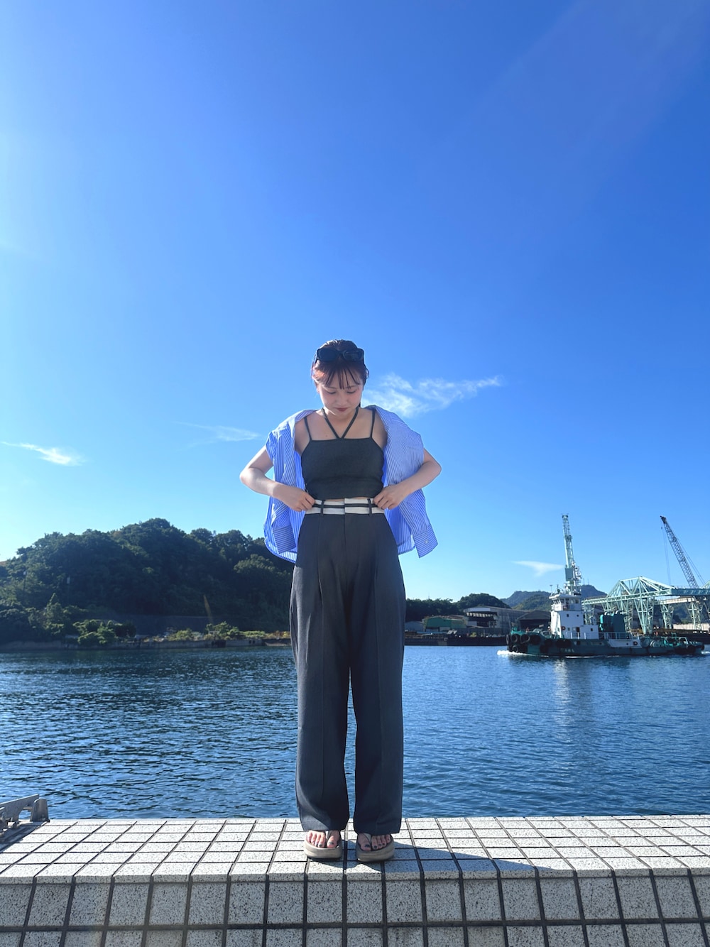 「シャツスタイル、秋服準備はじめました、シンプルスタイル、オトナカジュアル、カジュアルスタイル、大人コーデ、キレイめカジュアル、ootd、ラフコーデ、パンツスタイル」｜「tiptopの【マーベルトデザイン登場】センタープレスワイドパンツ【3サイズ展開/web限定アイテム】（スラックス、その他）」を使った、シホ🌷さん（骨格ウェーブ・レディース・155cm）の夏コーディネートの1枚目の写真