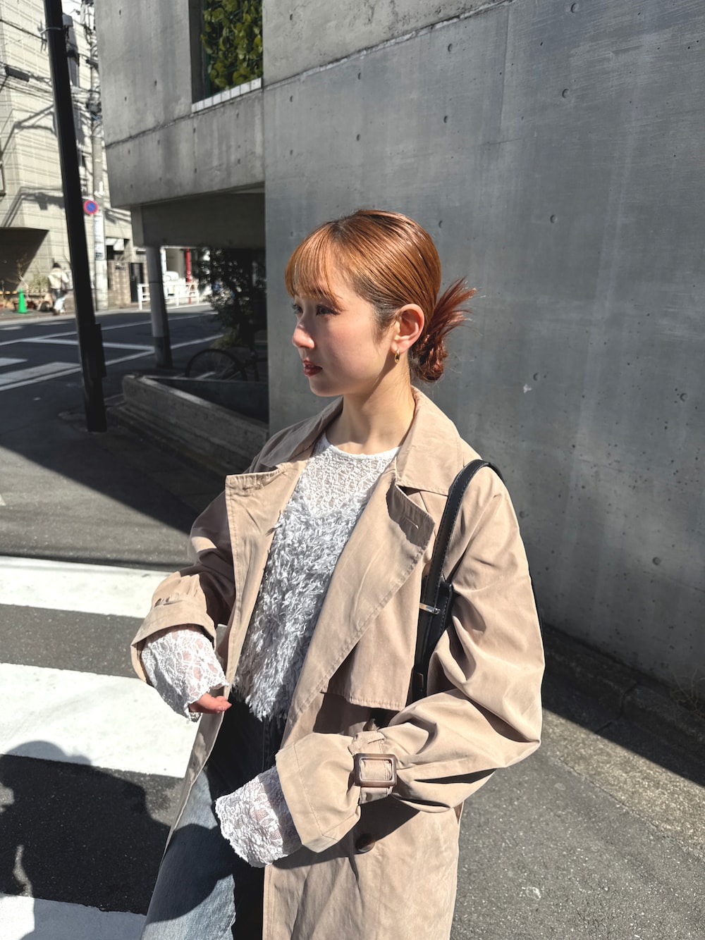 「春めき満開コーデ、ジャケット、春色、カジュアルスタイル、トレンチコート、大人ファッション、ゆるコーデ、春服みてみて、お花見コーデ、レディースファッション、tiptop、春服、オトナ女子、春服コーデ、トレンド」｜「tiptopのレースクルーネックギャザーロンT（Tシャツ/カットソー、ホワイト系）」を使った、シホ🌷さん（骨格ウェーブ・レディース・155cm）の春コーディネートの1枚目の写真