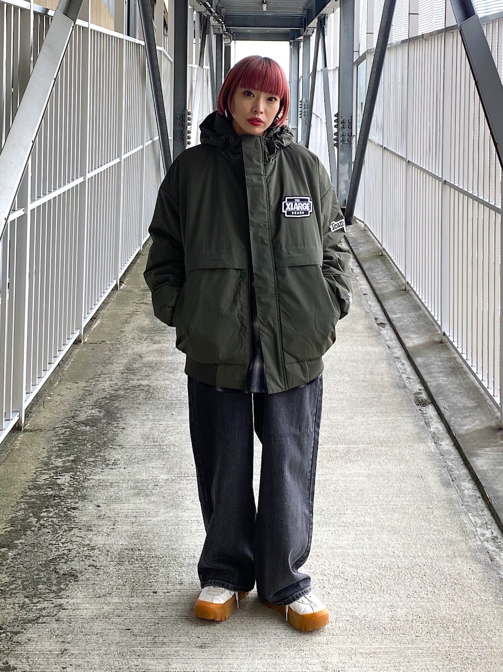 XLARGEのナイロンジャケット（ブラウン系）を使った人気ファッション