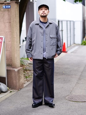 「PUBLIC TOKYO（パブリックトウキョウ）のアイテム（スラックス）」を使った、田中貴大さん（メンズ・168cm）の春コーディネート