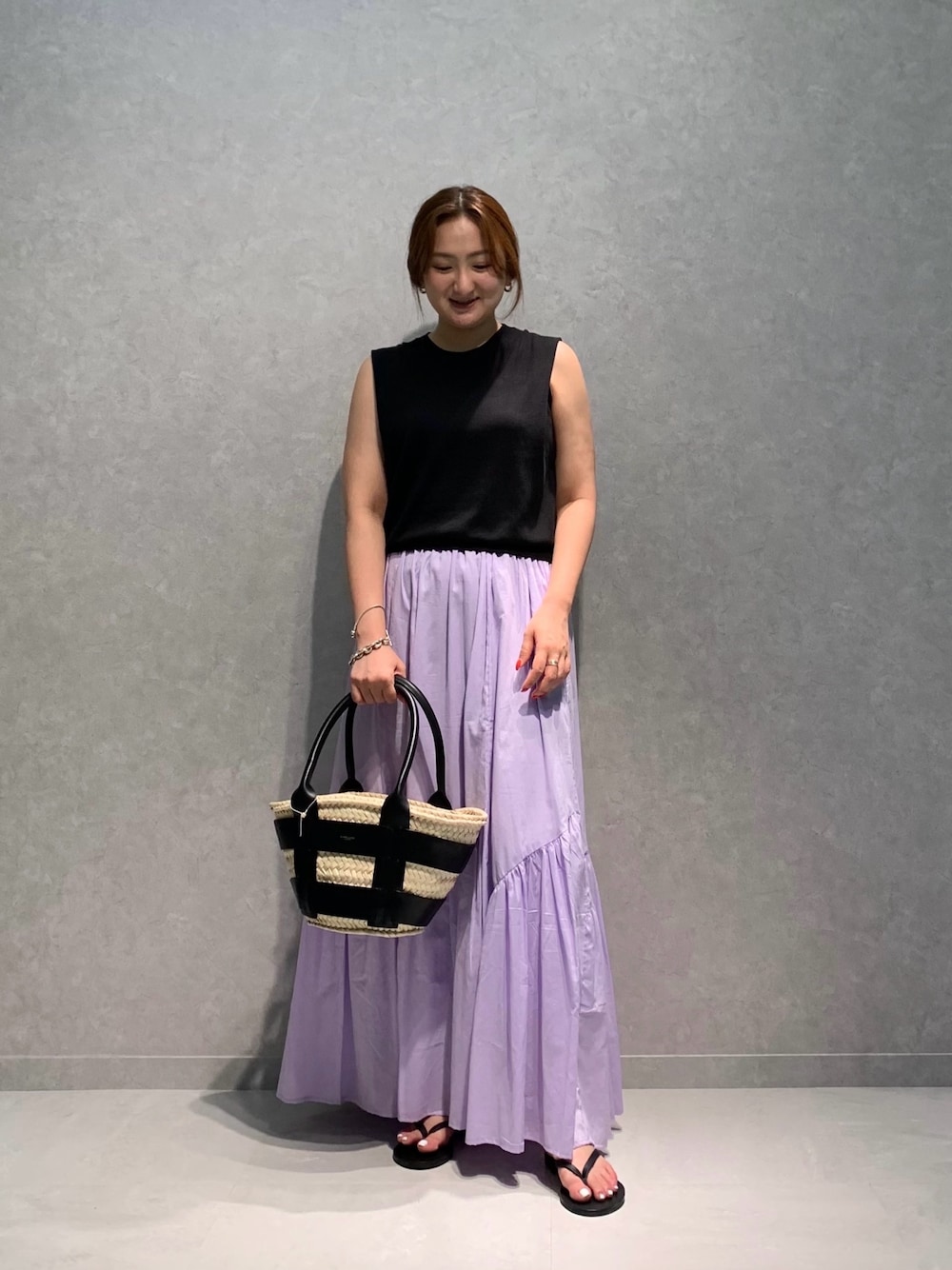 「休日スタイル、お出かけコーデ、大人女子、大人可愛い、カラーコーデ、低身長女子、スカートコーデ」｜「Rouge vifのショルダータックハイゲージニットプルオーバー（ニット/セーター、ブラック系）」を使った、MIHIROさん（レディース・153cm）の夏コーディネートの1枚目の写真
