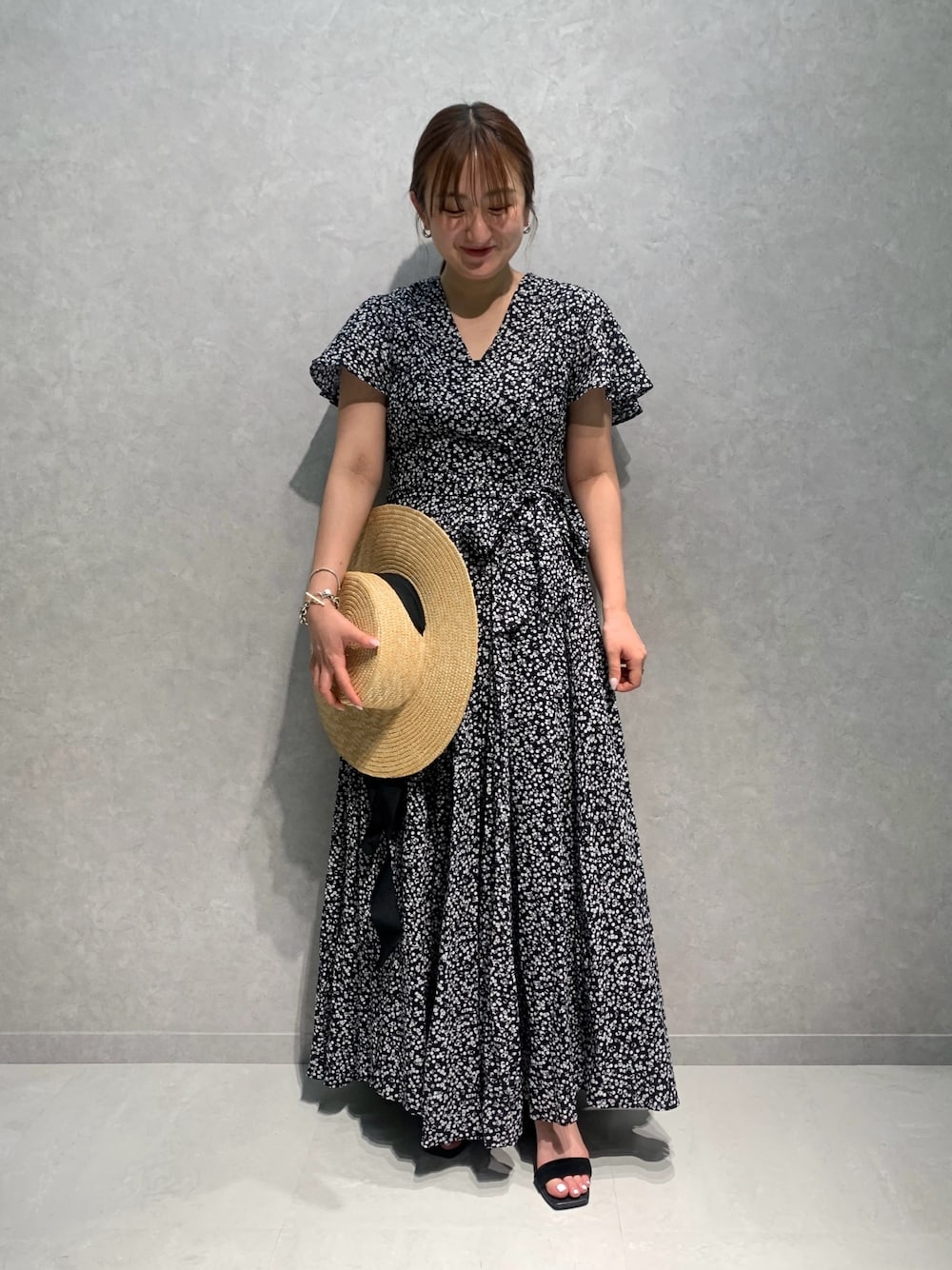 「マリハ、夏コーデ、おでかけコーデ、大人コーデ、低身長女子、サンダルコーデ、モノトーン、オトナカジュアル、MARIHA」｜「MARIHAの【MARIHA／マリハ】マドモアゼルのドレス（ワンピース、ブラック系）」を使った、MIHIROさん（レディース・153cm）の夏コーディネートの1枚目の写真
