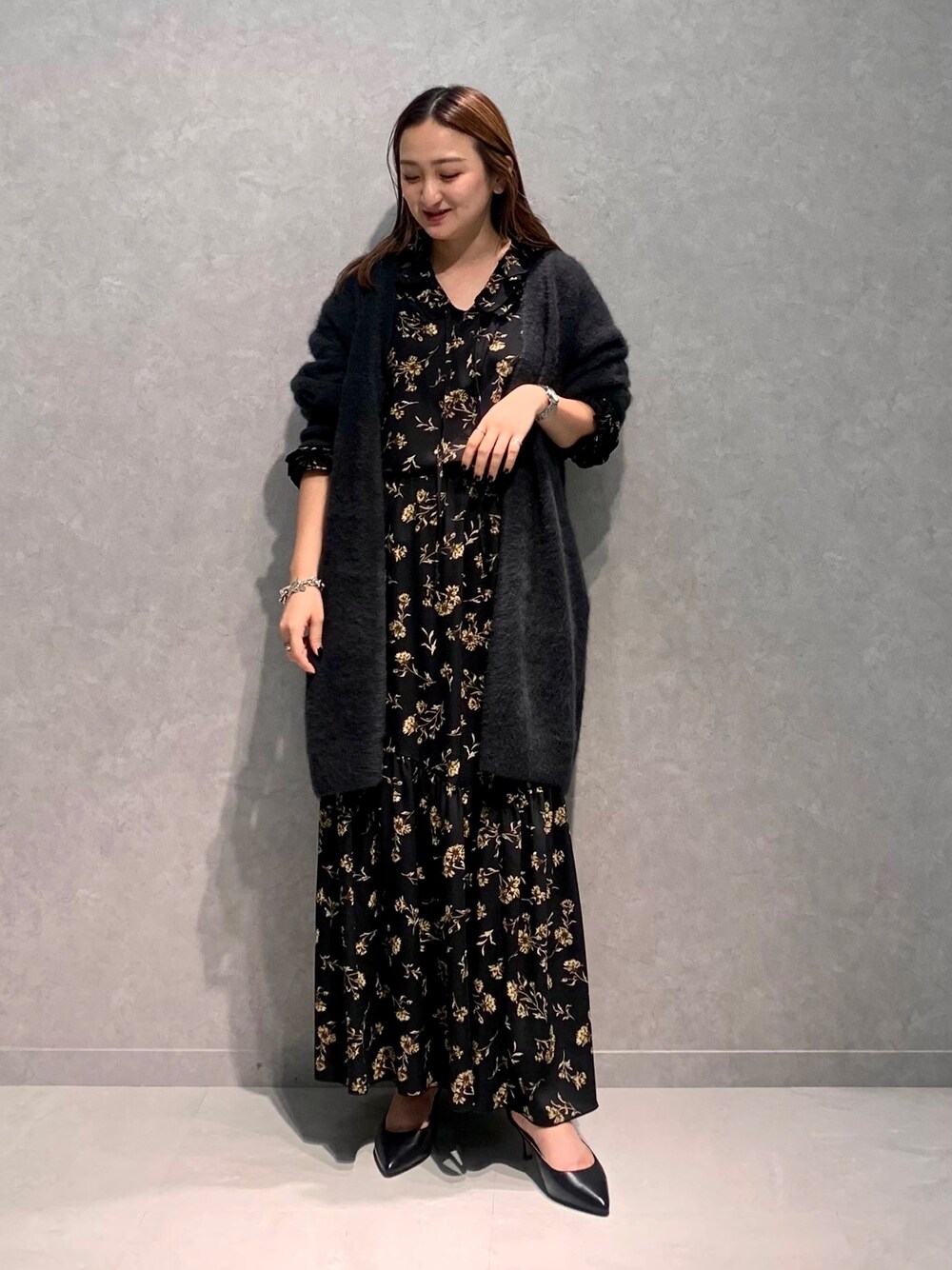 「秋服、オトナ女子、低身長コーデ、セットアップ、花柄、秋コーデ」｜「Rouge vif Annaの【セットアップ対応】フラワープリントブラウス（シャツ/ブラウス、ブラック系）」を使った、MIHIROさん（レディース・153cm）の秋コーディネートの1枚目の写真