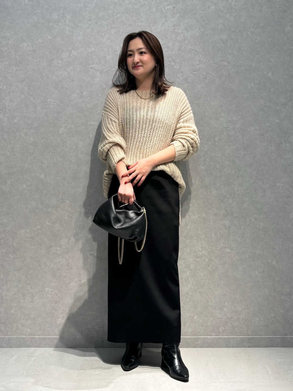 「大人コーデ、大人女子、低身長女子、畦ニット、ビックシルエット、オーバーサイズ、ラメ、モヘヤニット」｜「Rouge vifのシアーモヘヤミックス畔プルオーバー（ニット/セーター、ベージュ系）」を使った、MIHIROさん（レディース・153cm）の冬コーディネートの1枚目の写真