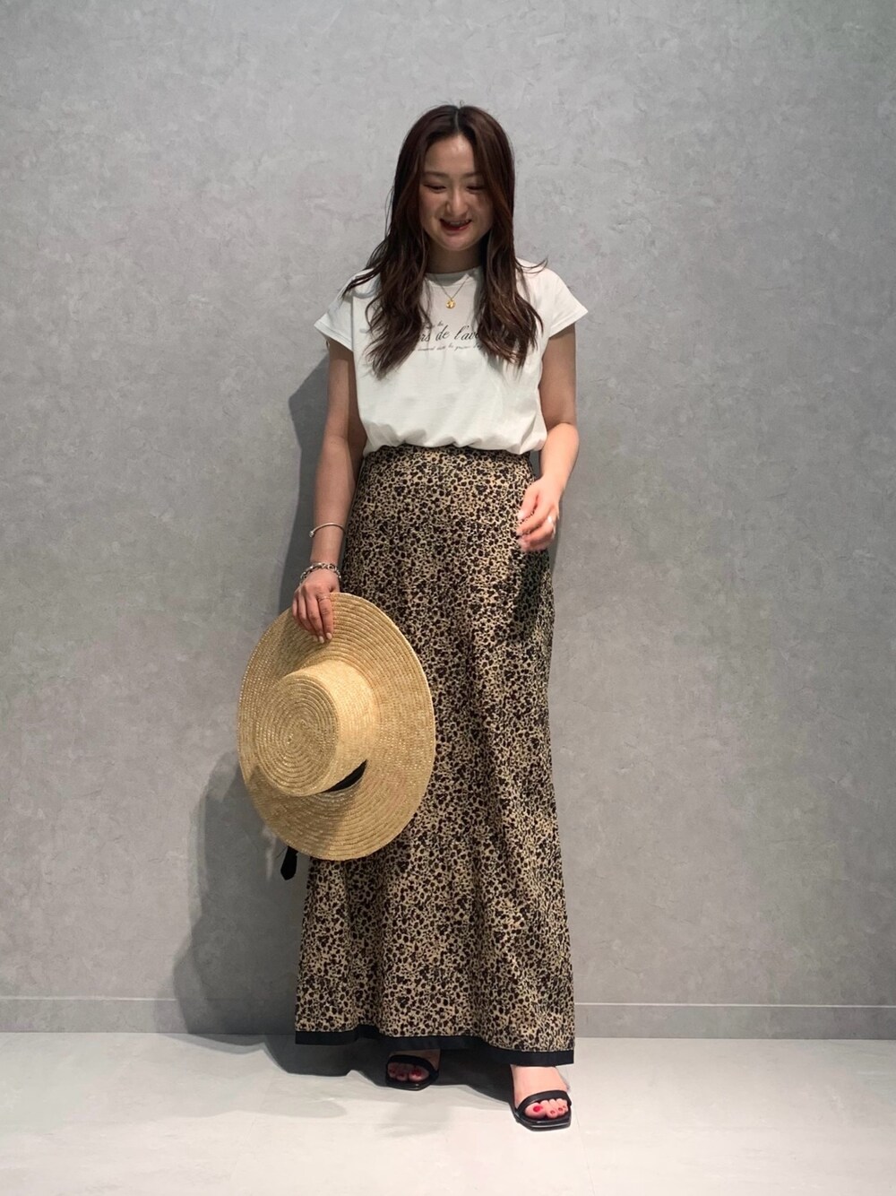 「春夏コーデ、低身長コーデ、夏だ！Tシャツ着よう！、スカートスタイル、24SS夏の新作、花柄、Tシャツ、TICCA、おでかけコーデ、今日のコーデ」｜「TICCAの【TICCA/ティッカ】別注ウォッシュ天竺フレンチロゴTシャツ（Tシャツ/カットソー、ホワイト系）」を使った、MIHIROさん（レディース・153cm）の春コーディネートの1枚目の写真