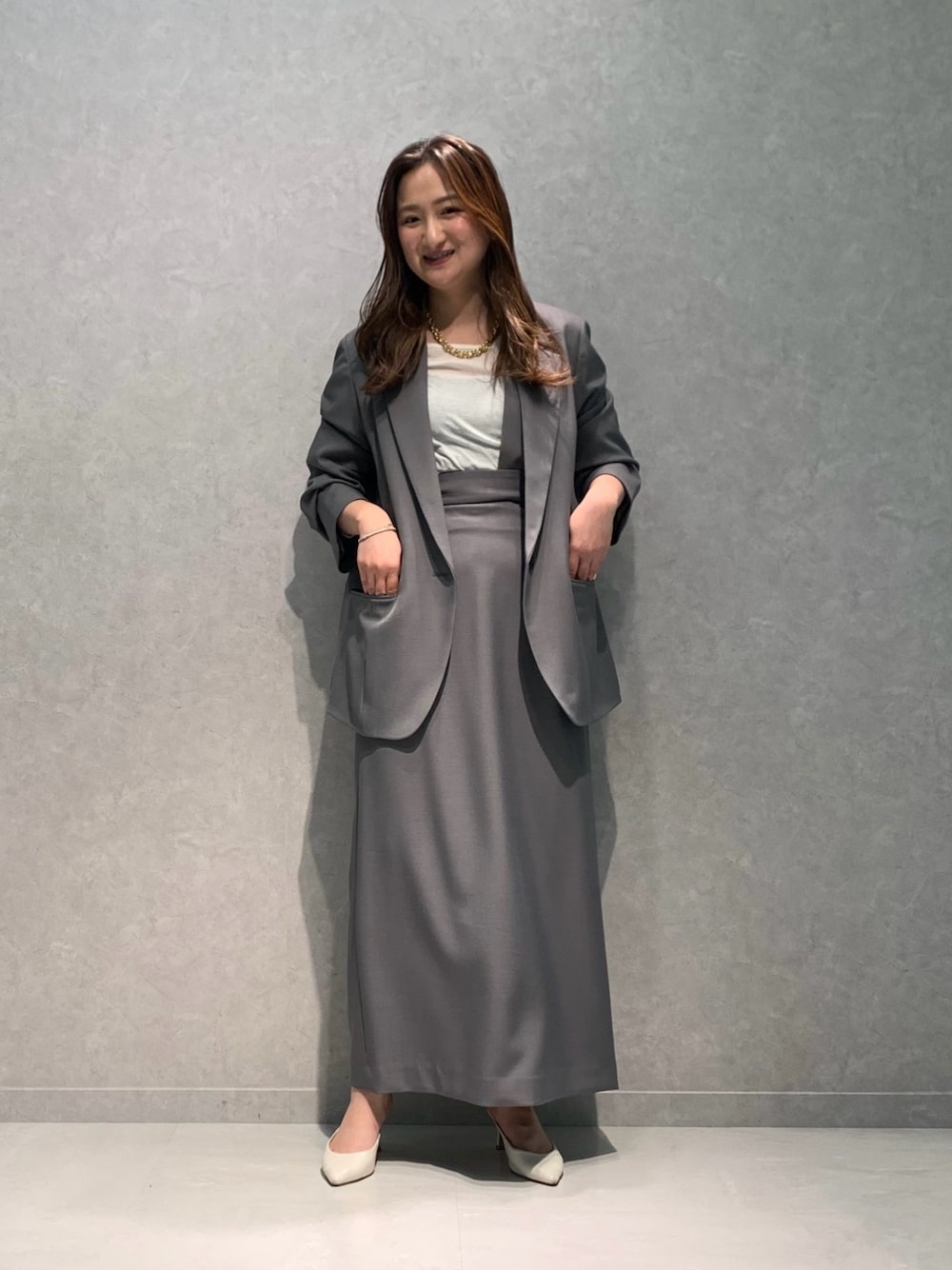 「ジャケット、セットアップ、セレモニー、アシンメトリー、キレイめ、大人コーデ」｜「Rouge vif Annaの【セットアップ対応】シングルテーラードジャケット（テーラードジャケット、グレー系）」を使った、MIHIROさん（レディース・153cm）の冬コーディネートの1枚目の写真