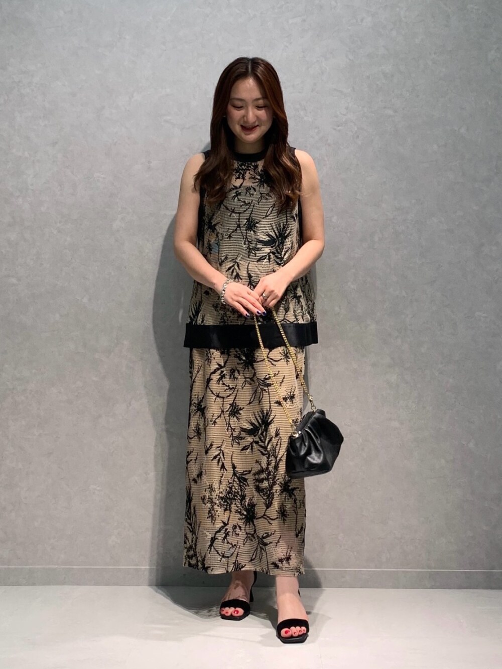 「おでかけコーデ、大人可愛い、低身長コーデ、セットアップ、花柄、レース、ルージュヴィフ、シアートップス」｜「Rouge vifのボタニカルレース ノースリーブブラウス（シャツ/ブラウス、ベージュ系）」を使った、MIHIROさん（レディース・153cm）の春コーディネートの1枚目の写真