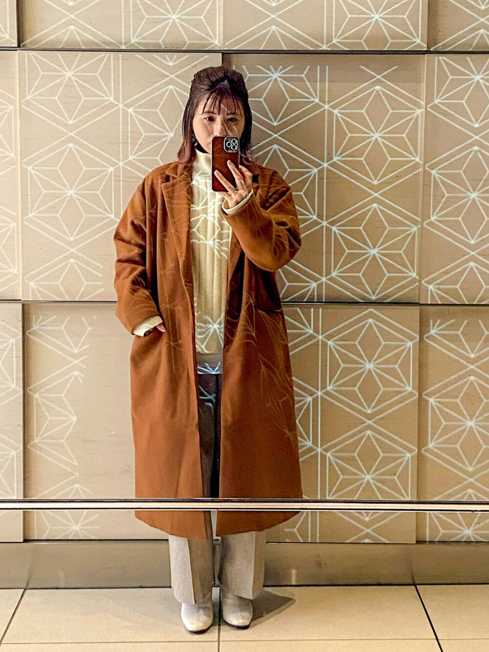 「カジュアルコーデ、今日のコーデ、シンプルコーデ、低身長女子、ショートブーツ、パンツスタイル、コート、ブラウン」｜「DHOLICのリブヘムハイネックニット（ニット/セーター、ホワイト系）」を使った、ゆうきさん（レディース・154cm）の冬コーディネートの1枚目の写真