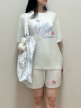 「アイテム（キーケース/キーアクセサリー、ブルー系）」を使った、gelato piqueさん（レディース・163cm）の夏コーディネート