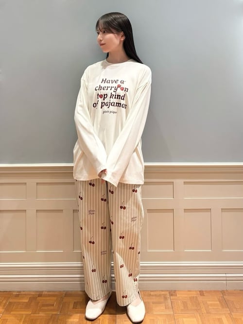 セール】【UNISEX】チェリー柄ワンポイントロンT（ルームウェア