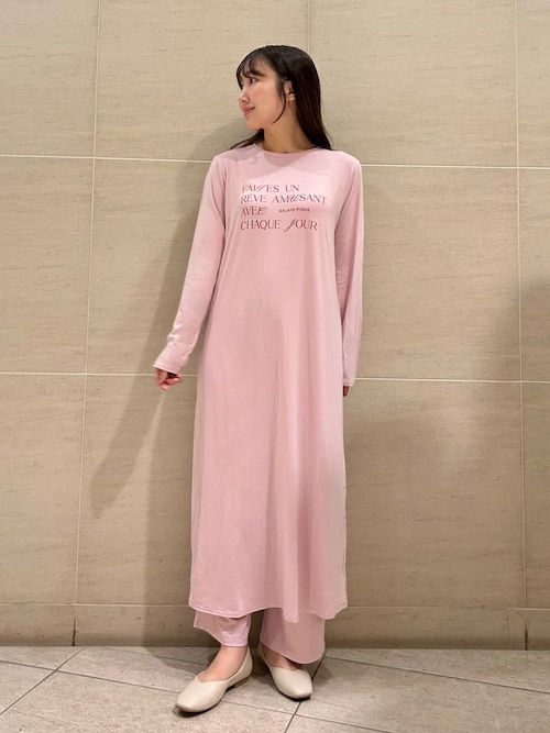 フェミニンレーヨンロゴワンピース（ルームウェア/パジャマ