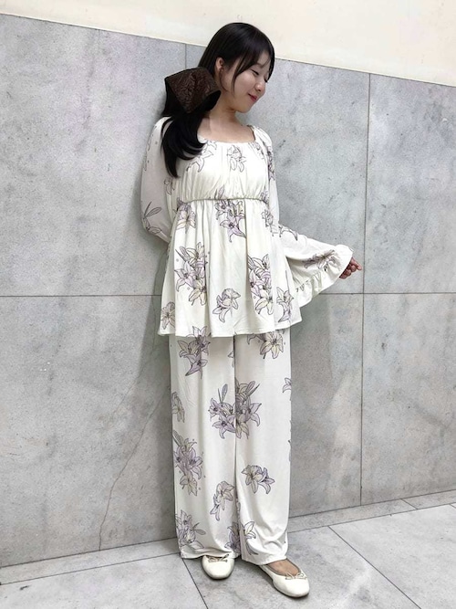 MUCHA】リリー柄フロッキーシュシュ（シュシュ）｜gelato pique