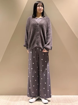 「gelato pique（ジェラートピケ）のラメフェザーカーディガン（ルームウェア/パジャマ、グレー系）」を使った、gelato piqueさんの秋コーディネート