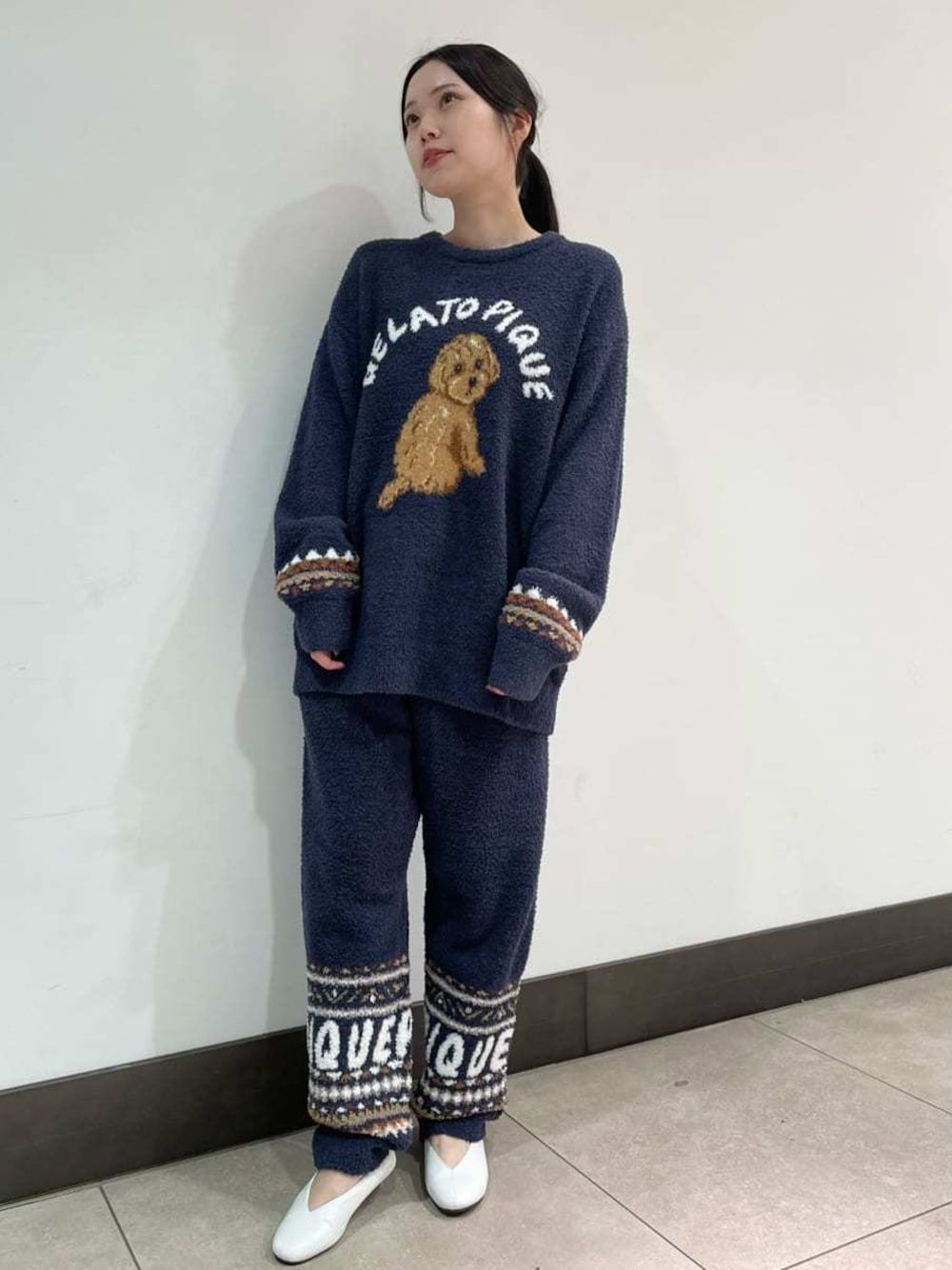 ブルー系のルームウェア/パジャマ、ブルー系のルームウェア/パジャマを着用したレディースの秋コーディネートの1枚目の写真