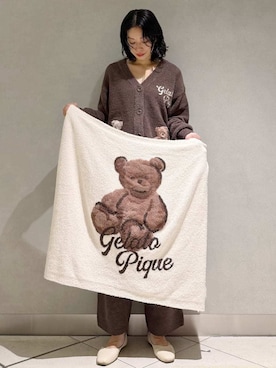 「アイテム（ブランケット）」を使った、gelato piqueさん（レディース・168cm）の秋コーディネート