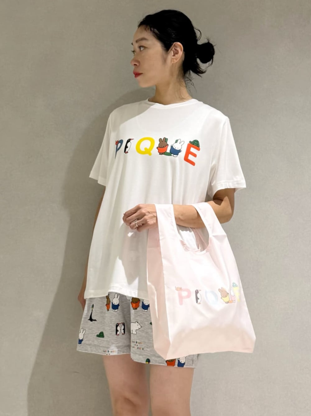 「冷感、ロゴ、親子おそろい、Tシャツ、ショートパンツ、ギフト、カジュアル、らくちん、ゆったり、大きめ、リラックス、ワンマイル、大人、レーヨン、エコバッグ」｜「Miffyの【Dick Bruna】【接触冷感】ワンポイントTシャツ（ルームウェア/パジャマ、ホワイト系）」を使った、gelato piqueさん（レディース・168cm）の夏コーディネートの1枚目の写真