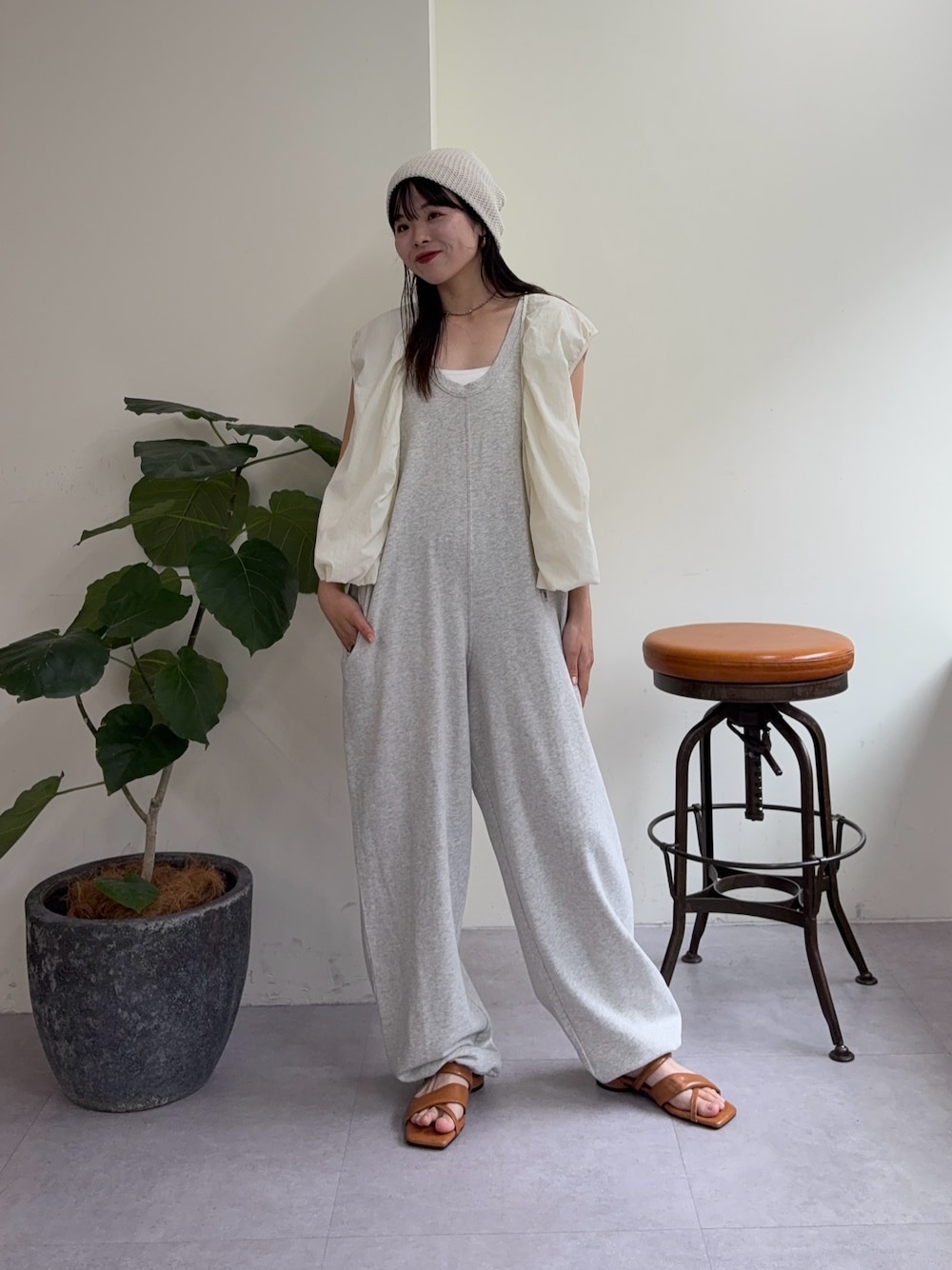 新品未使用　【willow】スラブ裏毛裾ドロストオールインワ　L willow】【新色追加】スラブ裏毛裾ドロストオールインワン