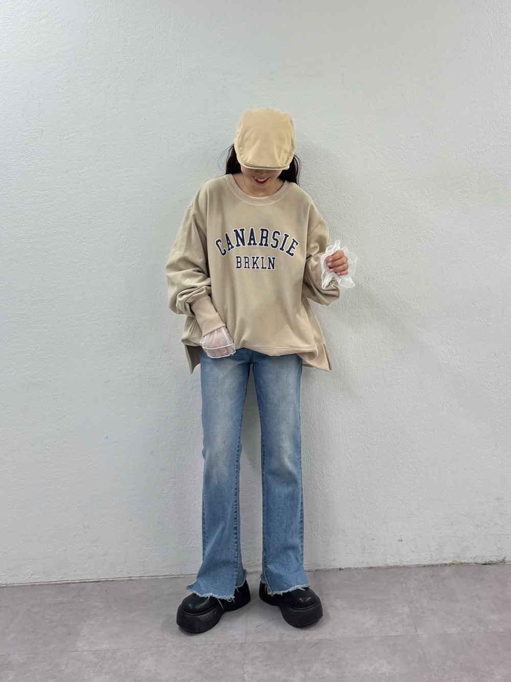 「スウェット、レイヤードスタイル、カジュアルコーデ」｜「CIAOPANIC TYPYの【UNISEX】ハンチング帽（ハンチング/ベレー帽、ベージュ系）」を使った、kyaaaiさん（レディース・156cm）の冬コーディネートの1枚目の写真