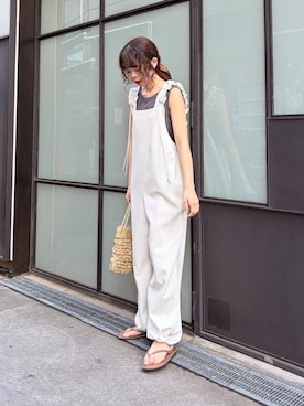 「CIAOPANIC TYPY（チャオパニックティピー）の【3サイズ展開】肩ドロストギャザーカットソポンチサロペット（つなぎ/オールインワン、ホワイト系）」を使った、kyaaaiさん（レディース・156cm）の春コーディネート