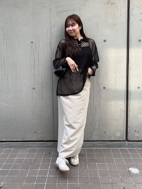 「Maison Calme（メゾンカルム）の【26年春夏新作】透かし編みポロ襟ハーフボタンメッシュポロ襟長袖ロング丈ロンT（ポロシャツ、ブラック系）」を使った、Renaさん（レディース・160cm）の冬コーディネート