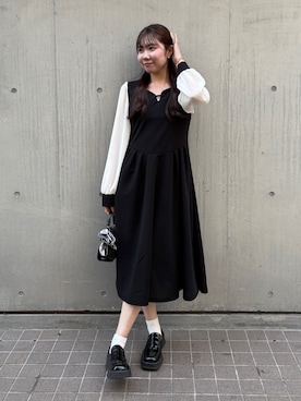 「Maison Calme（メゾンカルム）の【26年春夏新作】シフォンスリーブ ドッキング華奢見えロングワンピース　ドレス　オケージョン（ワンピース、ブラック系）」を使った、Renaさん（レディース・160cm）の冬コーディネート