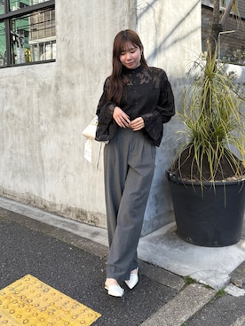 「Maison Calme（メゾンカルム）の【26年春夏新作】スタンドカラーフラワーモチーフバルーンスリーブシアーブラウス　抜け感　袖フリル　セレモニー（シャツ/ブラウス、ブラック系）」を使った、Renaさん（レディース・160cm）の冬コーディネート