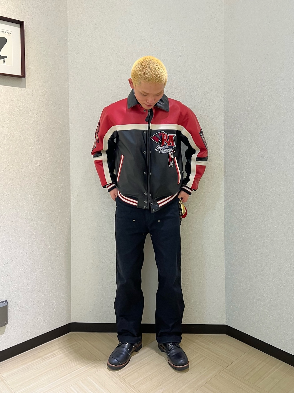 「AVIREX、ファッションの力を信じよう、ootd、ワークパンツ、レザージャケット、スタジャン、アメカジ、アメカジコーデ、冬コーデ、春コーデ」｜「UNIVERSAL OVERALLの《AVIREX × UNIVERSAL OVERALL》 DOUBLE KNEE PAINTER PANTS / ダブルニー ペインターパンツ / アヴィレックス / ユニバーサルオーバーオール（その他パンツ、ブラック系）」を使った、KAKERUNさん（メンズ・174cm）の春コーディネートの1枚目の写真