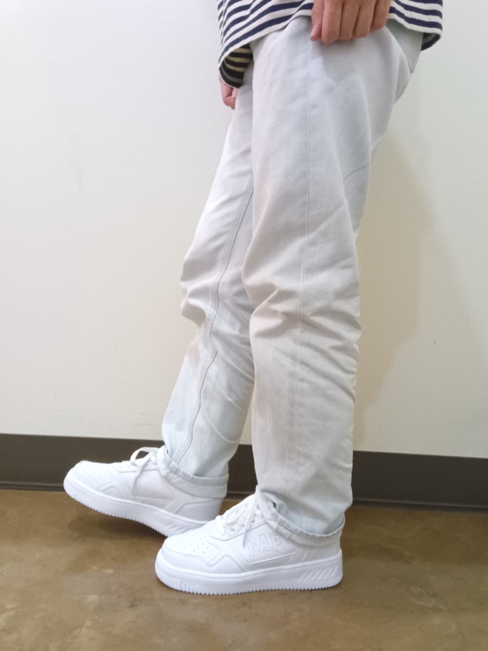 「お出掛け、春コーデ、GAP、スニーカー、スニーカーコーデ、スニーカー 白、ワシントン靴店、Parade、パレード」｜「GAPの【GAP】ギャップ　厚底コートタイプスニーカー　GPU52411（スニーカー、ホワイト系）」を使った、Paradeアリオ橋本店さん（レディース・161cm）の春コーディネートの1枚目の写真