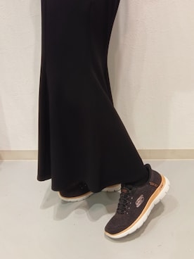 「SKECHERS（スケッチャーズ）の【SKECHERS】スケッチャーズ Slip-ins Martha Stewart:Arch Fit Summits - Soft Shimmer（スリップインズ マーサ・スチュワート：アーチフィット サミッツ - ソフト シマー） 150641（スニーカー、ブラック系）」を使った、Paradeアリオ橋本店さん（レディース・156cm）の夏コーディネート