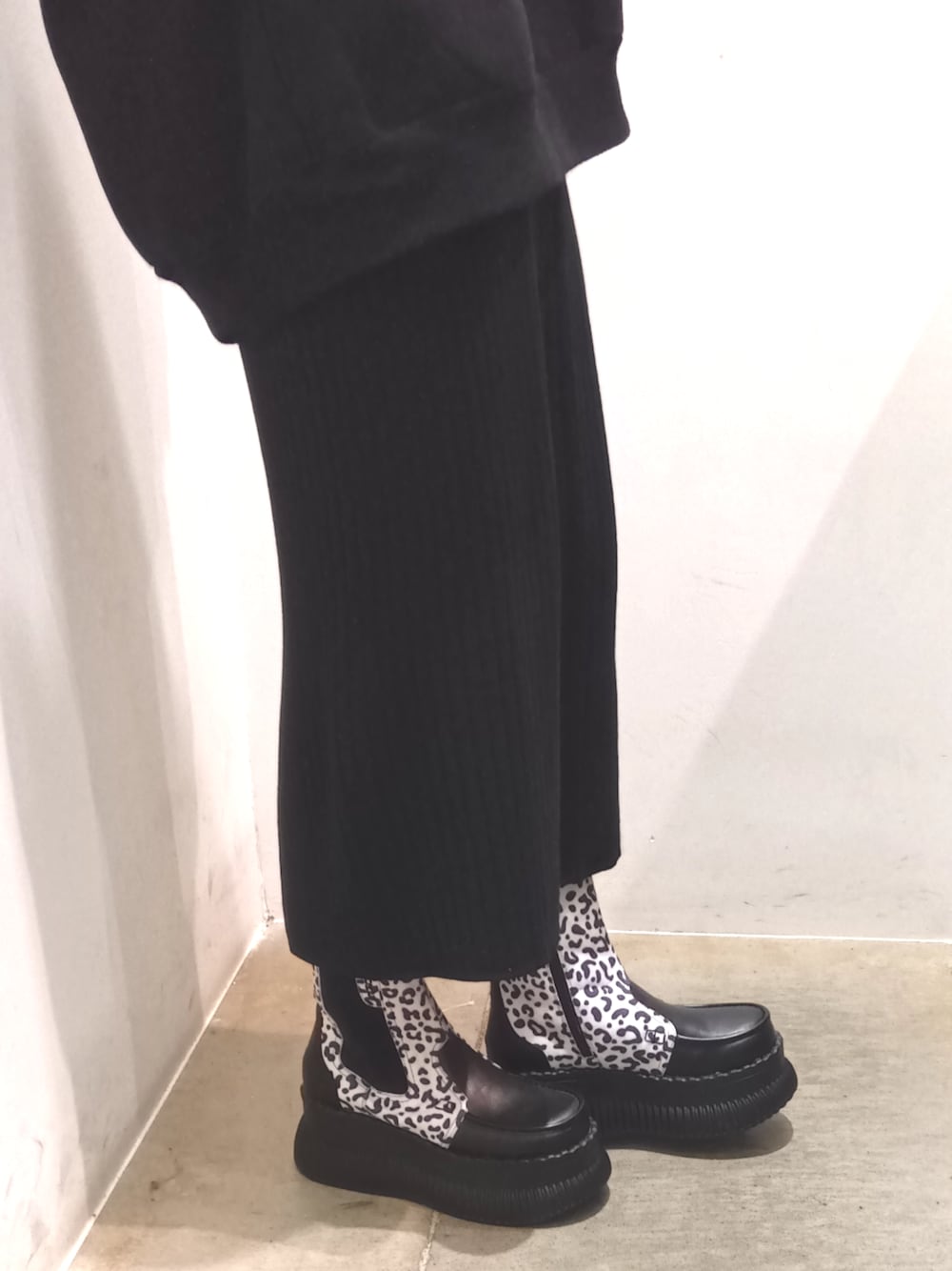 パレードコーデ Chico × adidasの日💭 adidasのトラックジャケットに、 スカートが