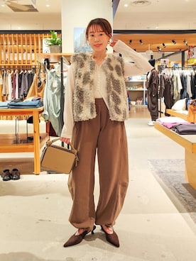 「アイテム（スウェットパンツ、ブラウン系）」を使った、kanakoさん（レディース・157cm）の秋コーディネート