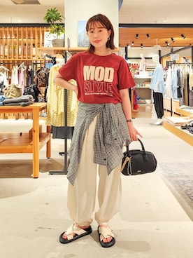 「BAYFLOW（ベイフロー）のアラジンパンツ（その他パンツ、ベージュ系）」を使った、kanakoさん（レディース・157cm）の夏コーディネート