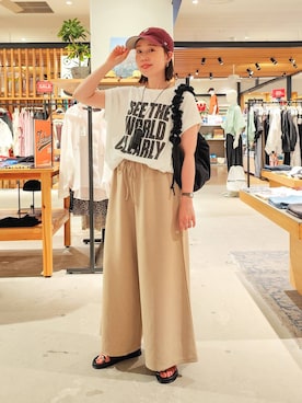 「BAYFLOW（ベイフロー）のフレンチドルマンプリントＴ（Tシャツ/カットソー、ホワイト系）」を使った、kanakoさん（レディース・157cm）の夏コーディネート